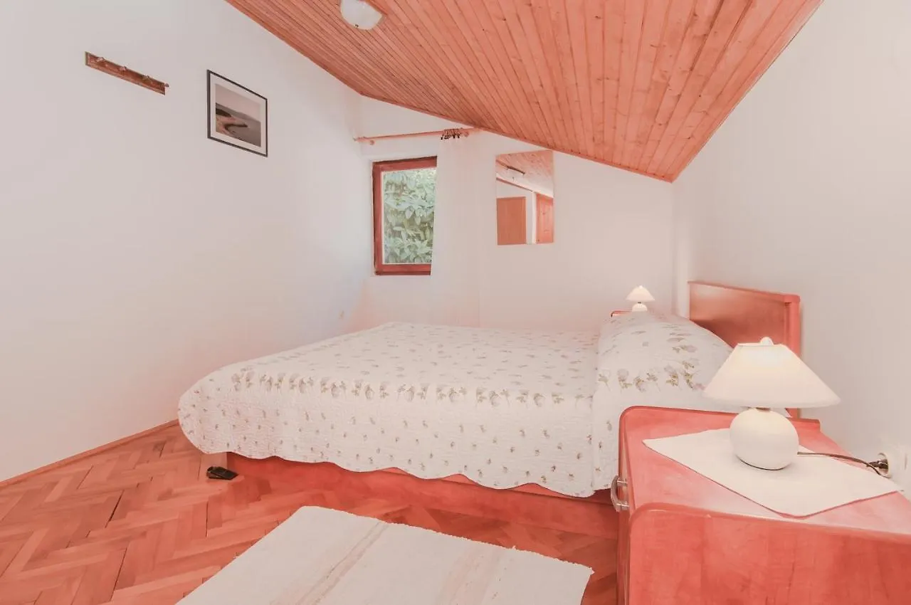 Apartments In Mali Losinj 14985B